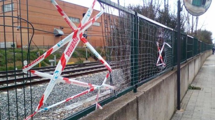Imagen facilitada por Adfi sobre el estado de un tramo del cerramiento ferroviario en Palencia
