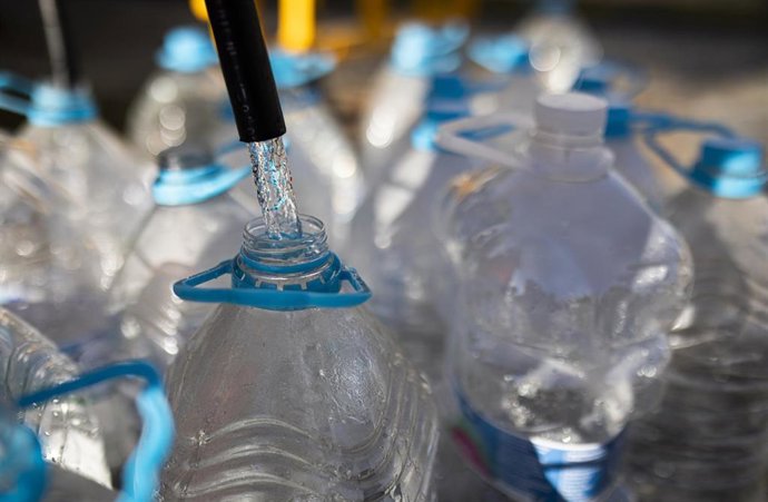 Archivo - Un nuevo estudio compara los impactos en la salud y en el medio ambiente de las opciones individuales para el consumo de agua en la ciudad de Barcelona.