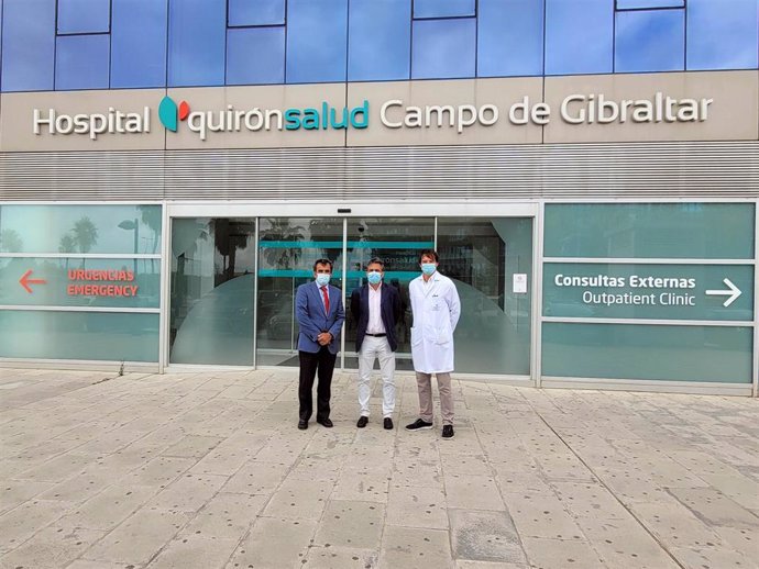 Suscripción del convenio entre el Hospital Quirónsalud Campo de Gibraltar y el Algeciras CF.