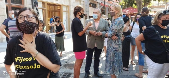 La portavoz de Cs en Cort, Eva Pomar, durante la concentración de interinos.