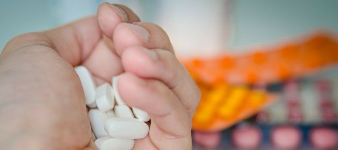 Archivo - Más de 7.100 enfermeros recibirán la acreditación para dispensar medicamentos en Aragón.