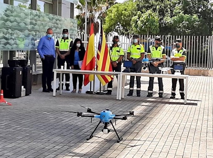 Presentación de los drones que Tráfico ha prestado a Baleares para el control de las carreteras durante el verano