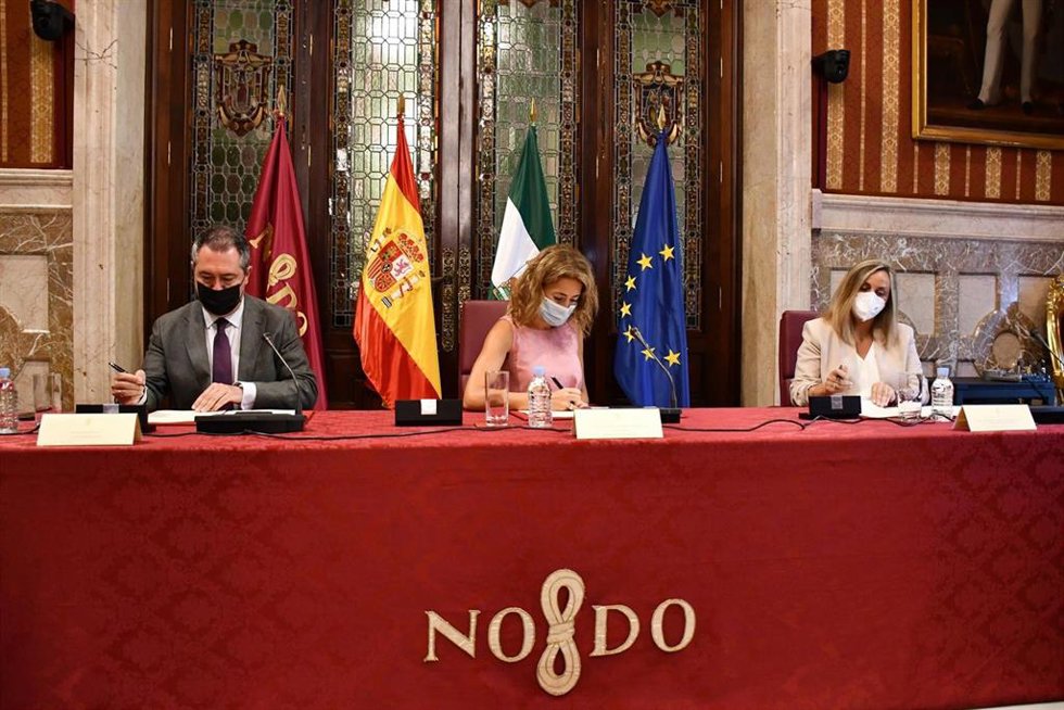 Firma del convenio en Sevilla