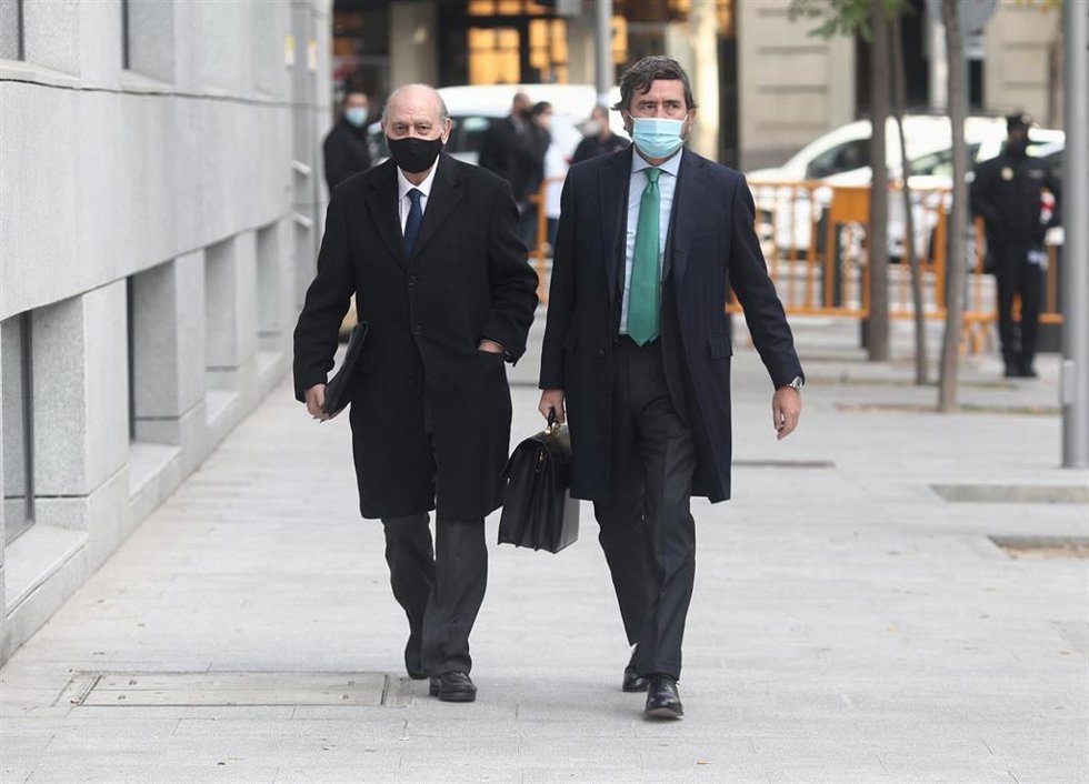 Archivo - El exministro del Interior Jorge Fernández Díaz llega a la Audiencia Nacional para realizar un careo relacionado con la pieza 'Kitchen', en Madrid (España), a 13 de noviembre de 2020.