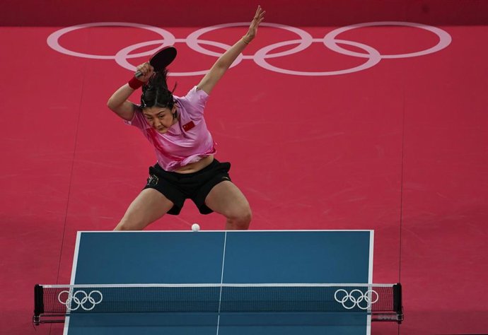 28 July 2021, Japan, Tokyo: China's Chen Meng returns the ball to Hong Kong's Doo Hoi-kem during the Table Tennis Women's Singles Quarterfinal match at the Tokyo 2020 Olympic Games. Photo: Nathan Denette/The Canadian Press via ZUMA/dpa