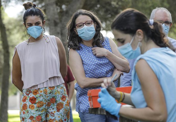 La vicepresidenta del Consell , Mónica Oltra (centro).  