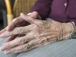 Un total de 163 residencias catalanas presentan casos activos