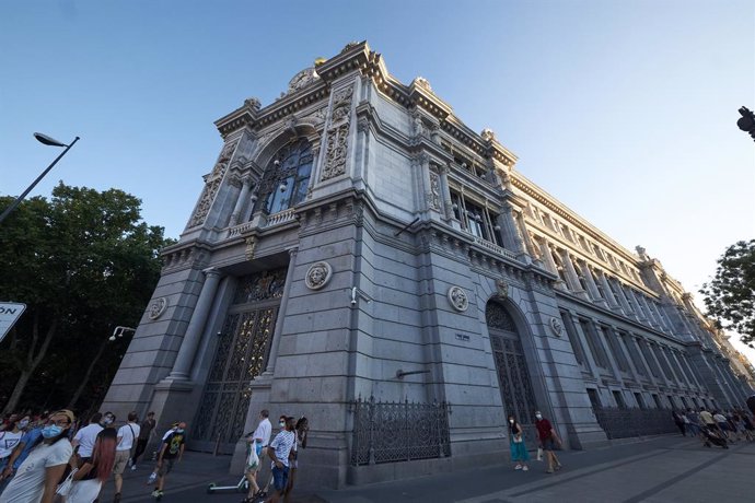 El Banco de España entre la calle de Alcalá y la plaza de Cibeles, a 24 de julio de 2021, en Madrid (España). Madrid aguarda conocer este domingo si el complejo que incluye el Paseo del Prado y El Retiro, conocido como Paisaje de las Artes y las Cienci