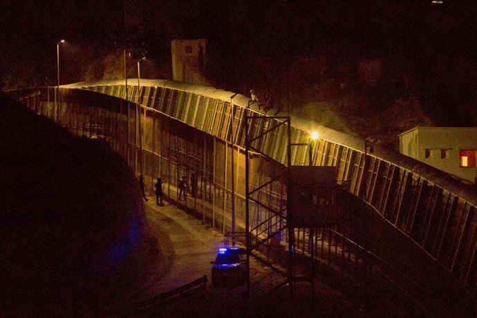 Archivo - La frontera que separa Melilla y Marruecos en foto de archivo.