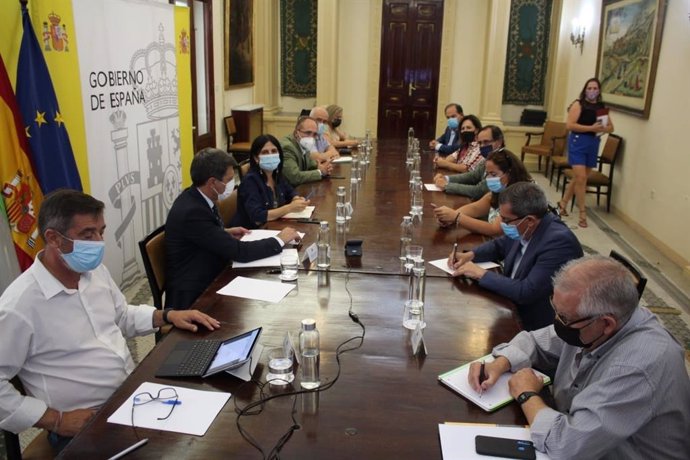 El presidente de la Diputación de Granada, José Entrena, asiste a la reunión de la Comisión Mixta para el seguimiento de las conducciones de la presa de Rules-Béznar.