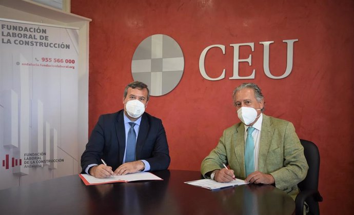 El director de CEU Andalucía y el de la Fundación Laboral de la Construcción firman su acuerdo de colaboración en el campo formativo