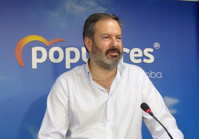 El presidente del PP de Córdoba, Adolfo Molina, en la sede de su partido.