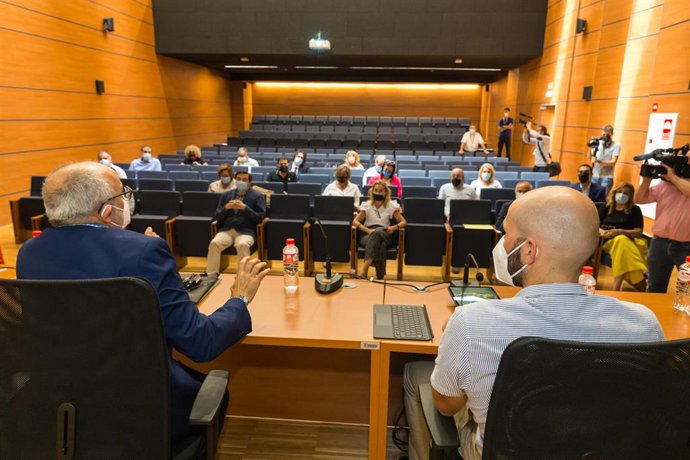 El consejero de Sanidad, Miguel Rodríguez, y el director general de Salud Pública, Reinhard Wallmann, se reúnen con los alcaldes de los 19 municipios en nivel 3