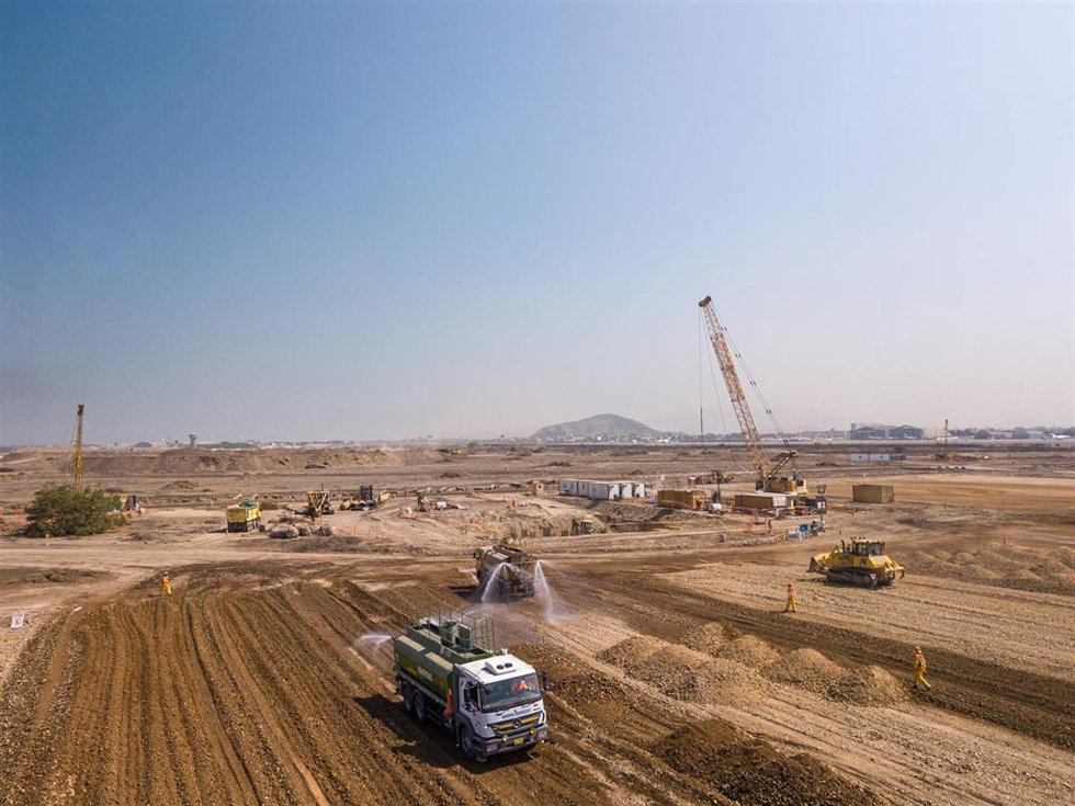 Archivo - Obras de la torre del Aeropuerto de Lima