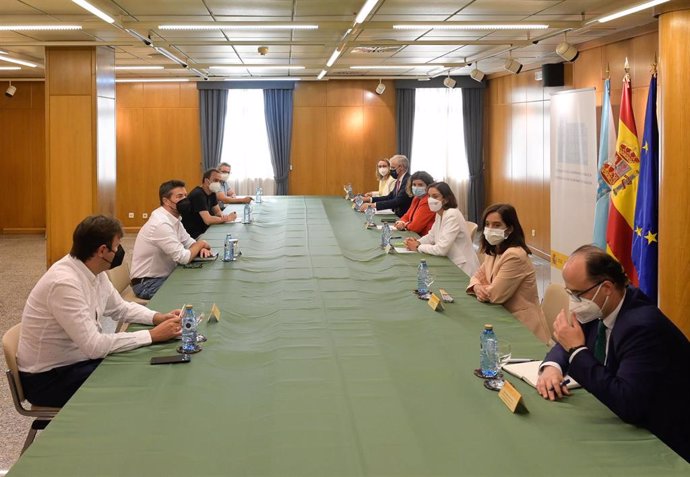 Reunión con el comité de empresa de Alu Iberica, en la Delegación del Gobierno