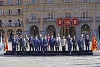 Crits a Sánchez i aplaudiments al Rei quan han arribat a la plaça Mayor de Salamanca