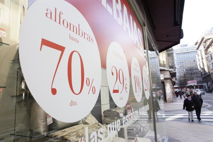 Archivo - Fachada de un comercio minorista