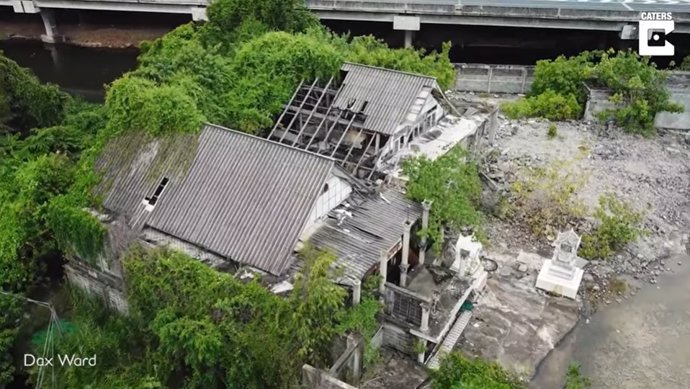 Publican imágenes del interior de una casa abandonada y que se cree embrujada en Bangkok, Tailandia