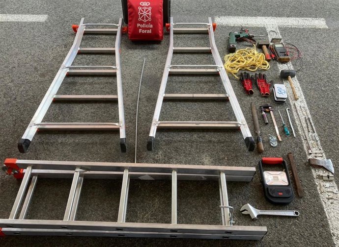 Material incautado al detenido.