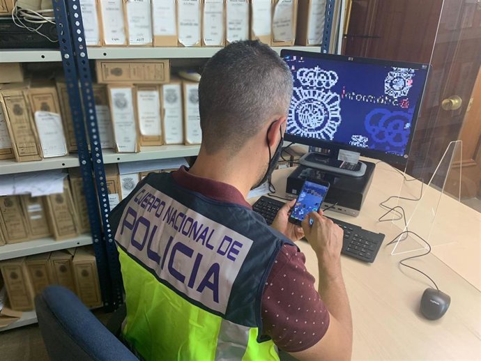 Agente de Policía en investigación