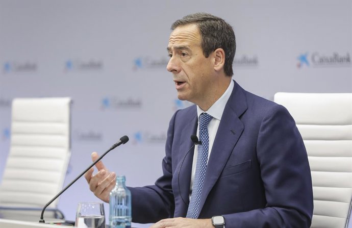 El conseller delegat de CaixaBank, Gonzalo Gortázar, presenta els resultats de l'entitat del primer semestre del 2021