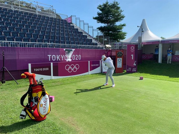 El golfista español Adri Arnaus se mantiene en la lucha con los mejores en los Juegos Olímpicos de Tokyo 2020.