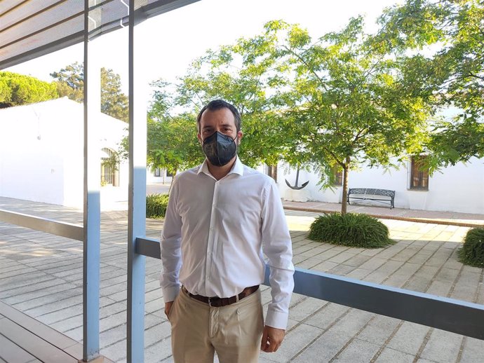 El ingeniero Carlos Díaz participa en el proceso de instalación de la primera planta de energía geotérmica en España, situada en Níjar.