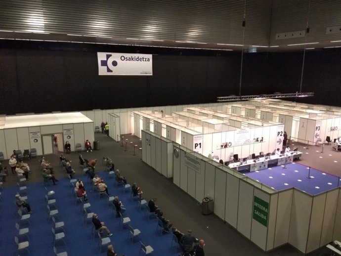 Archivo - Vacunódromo del BEC, en Barakaldo (Bizkaia).