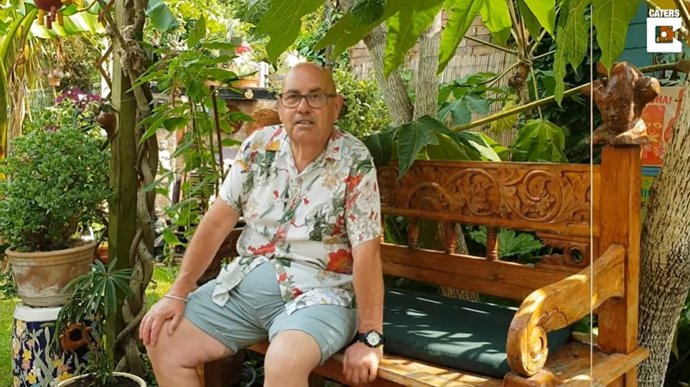 Este hombre tarda 25 años en transformar su jardín en un jardín tropical y ahora su casa está en venta