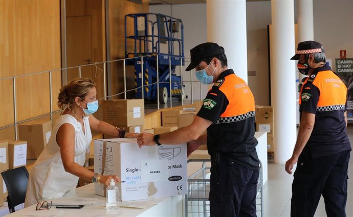 Diputación reparte un nuevo lote de 78.800 mascarillas a municipios más pequeños para el mes de agosto