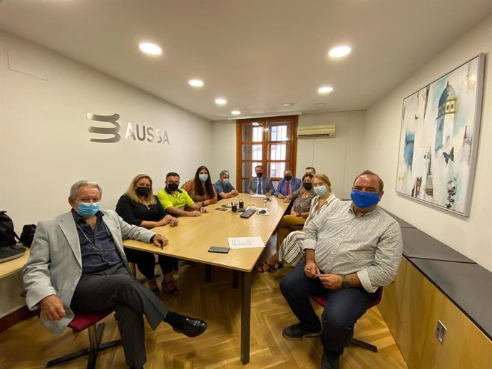 El Ayuntamiento de Sevilla, a través de la Delegación de Gobernación y Fiestas Mayores, ha promovido este viernes el acuerdo con los trabajadores de Aussa.