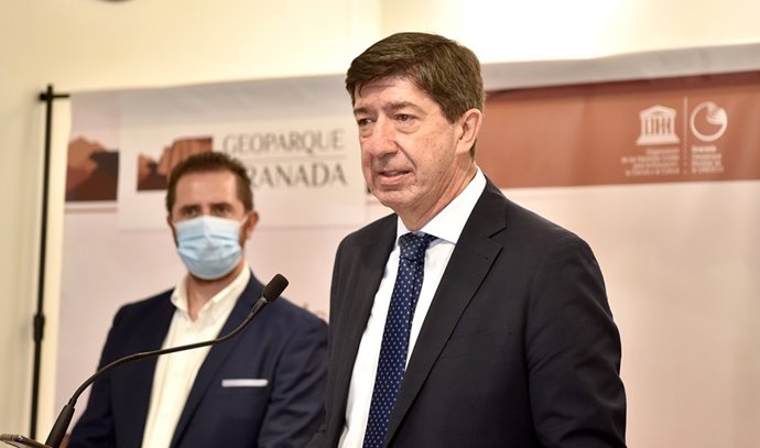 El vicepresidente de la Junta de Andalucía y consejero de Turismo, Regeneración, Justicia y Administración Local, Juan Marín, en rueda de prensa.