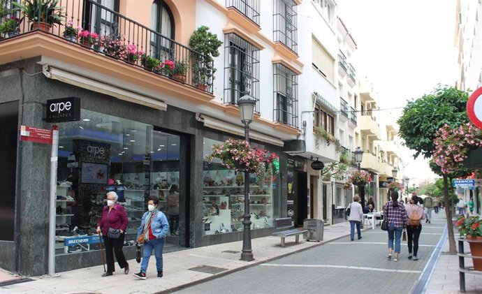 Archivo - Calle de Estepona