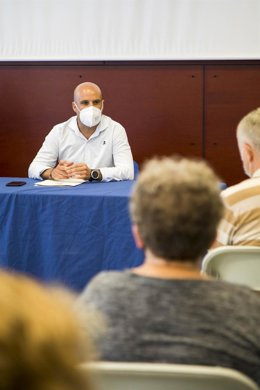 Reunión del nuevo diputado provincial de Deportes, José Antonio García