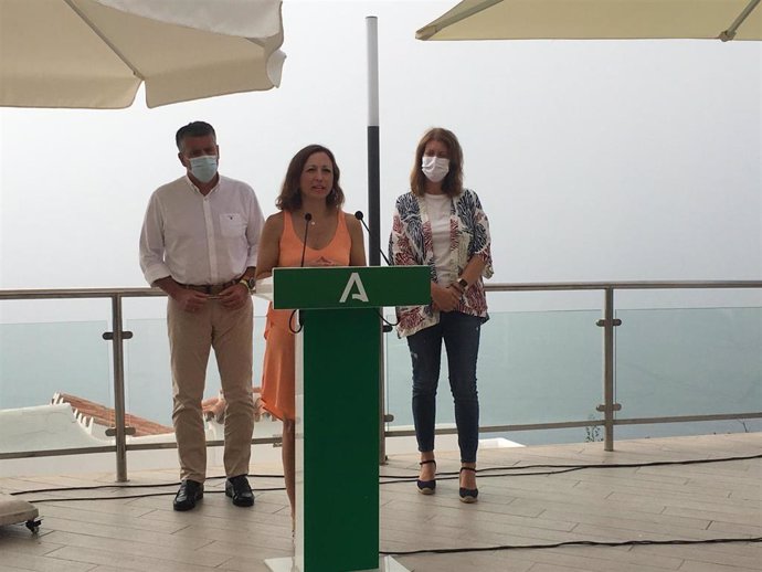 La delegada del Gobierno en Málaga, Patricia Navarro, visita la localidad malagueña de Nerja .