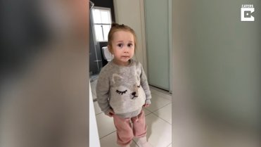 "Ha Sido Papá": Así De Segura Afirma Esta Niña Que Su Padre Es El Autor De Una Sospechosa Pintada En La Pared