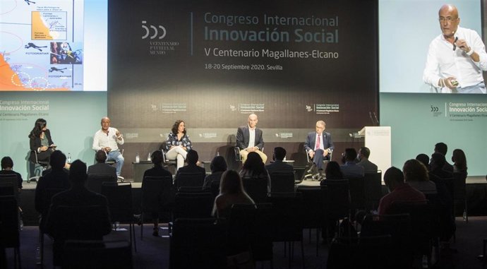 Archivo - Instantánea de los participanes del Congreso Internacional Magallanes-Elcano