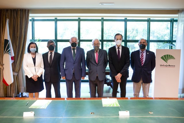 Firma escritura de fusión Unicaja Banco y Liberbank