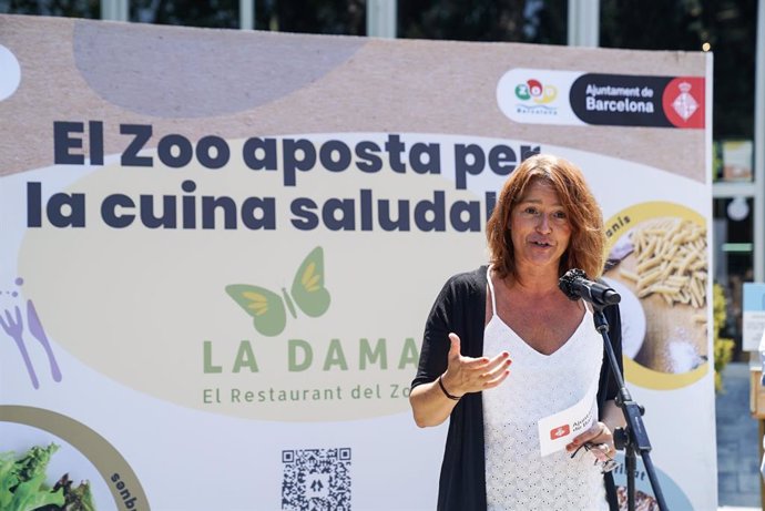 La tinent d'alcalde d'Agenda 2030 de l'Ajuntament de Barcelona, Laia Bonet, en la inauguració del restaurant La Dama