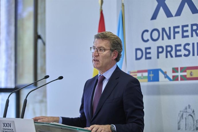 El presidente de la Xunta de Galicia, Alberto Núñez Feijóo, ofrece una rueda de prensa en el Aulario del Convento de San Esteban posterior a la celebración de la XXIV Conferencia de Presidentes.