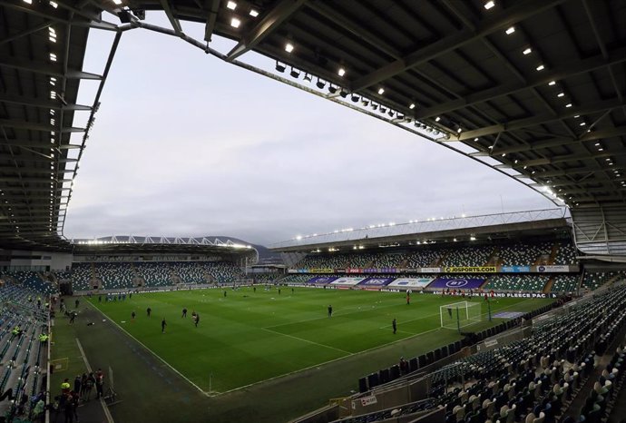 Archivo - Vista general del Windsor Park de Belfast