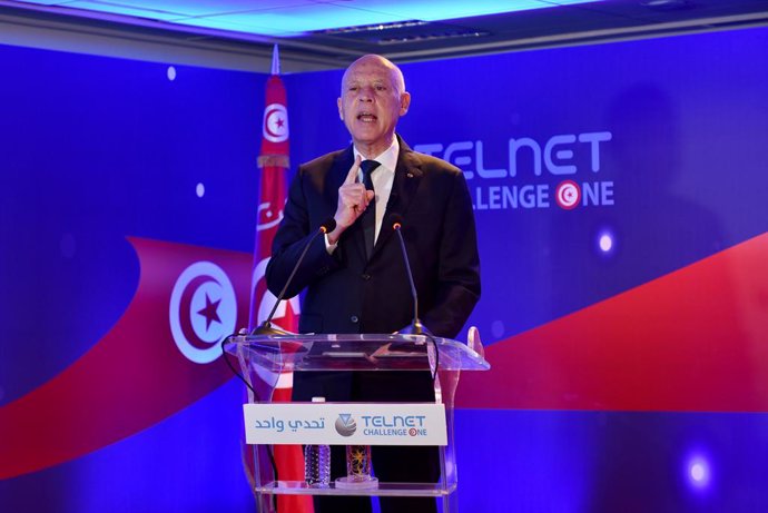 Archivo - 22 March 2021, Tunisia, Tunis: Tunisian President Kais Saied delivers a speech following the launch of Russia's Soyuz-2.1a carrier rocket from the Baikonur cosmodrome in Kazakhstan carrying 38 foreign satellites among them Tunisia's first sate