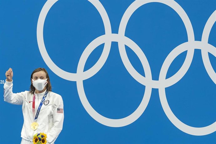 Kathleen Ledecky celebrando su oro en los 1500 libres de los Juegos Olímpicos de Tokio