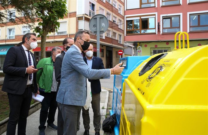 Archivo - Pesca.- Santoña se suma al proyecto de reciclaje de plásticos con recompensas de Ecoembes
