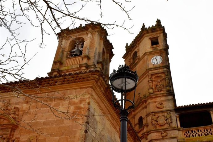 Archivo - Nueva luminaria instalada en Alcaráz