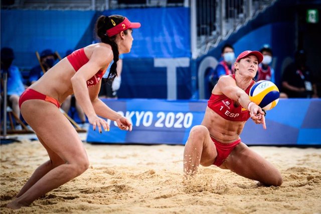 La pareja española de vóley playa, formada por Elsa Baquerizo y Liliana Fernández, ganan a Japón en el 'lucky loser' para avanzar a octavos de final en los Juegos Olímpicos de Tokyo 2020