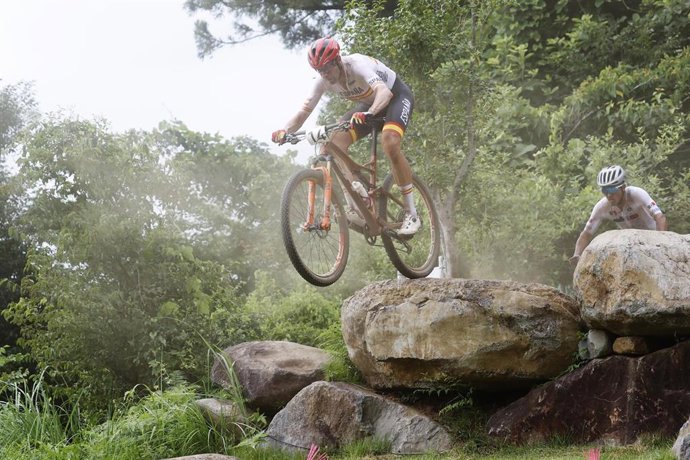 Imagen del español David Valero en la prueba de bicicleta de montaña en los Juegos Olímpicos de Tokio