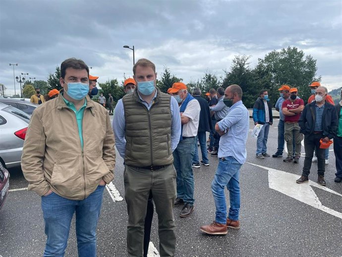 Adrián Pumares durante la movilización en defensa de la caza y la pesca.