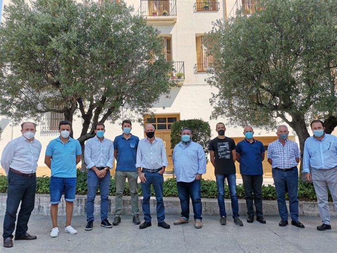 Los componentes de la asociación Oliveras del Pirineo, que busca la creación de la DO Somontano del aceite