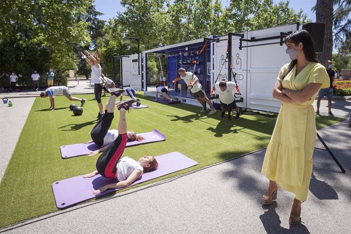 La vicealcaldesa de Madrid, Begoña Villacís, presenta la iniciativa Cubo Gym Madrid, que trasladará el deporte a los parques de la capital.